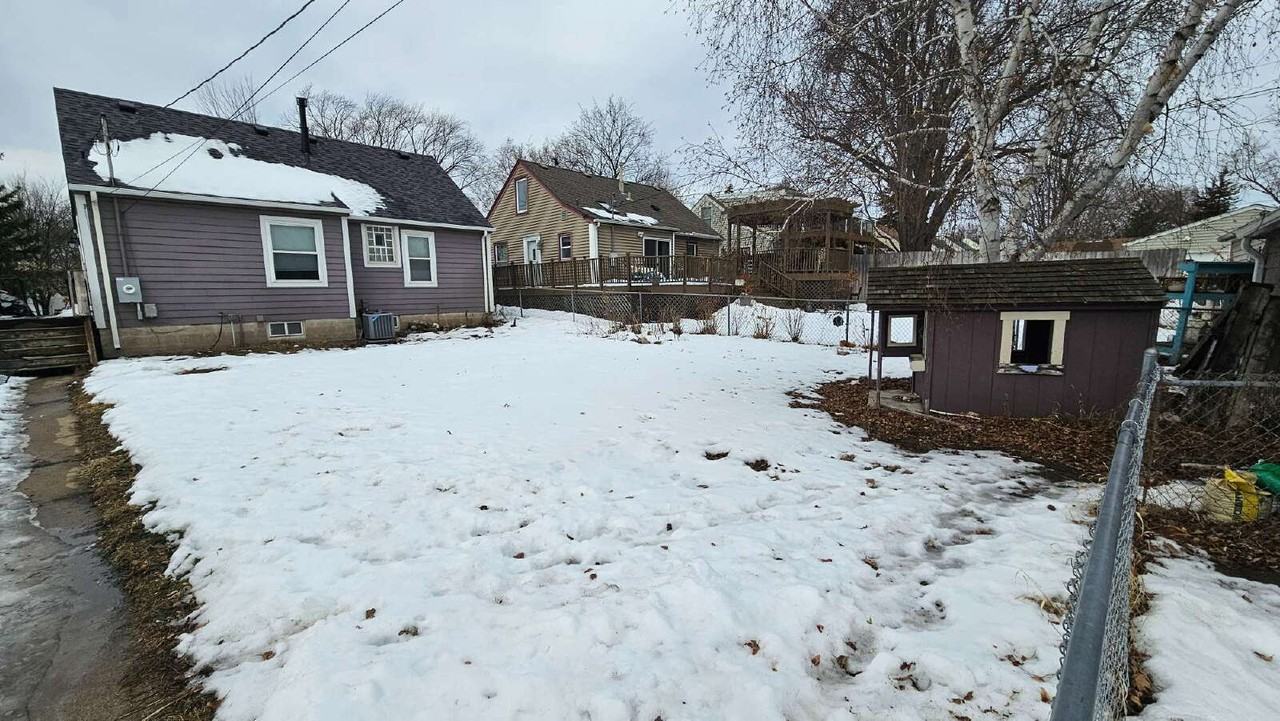 2747 Jersey Ave S - Photo 2 of 14