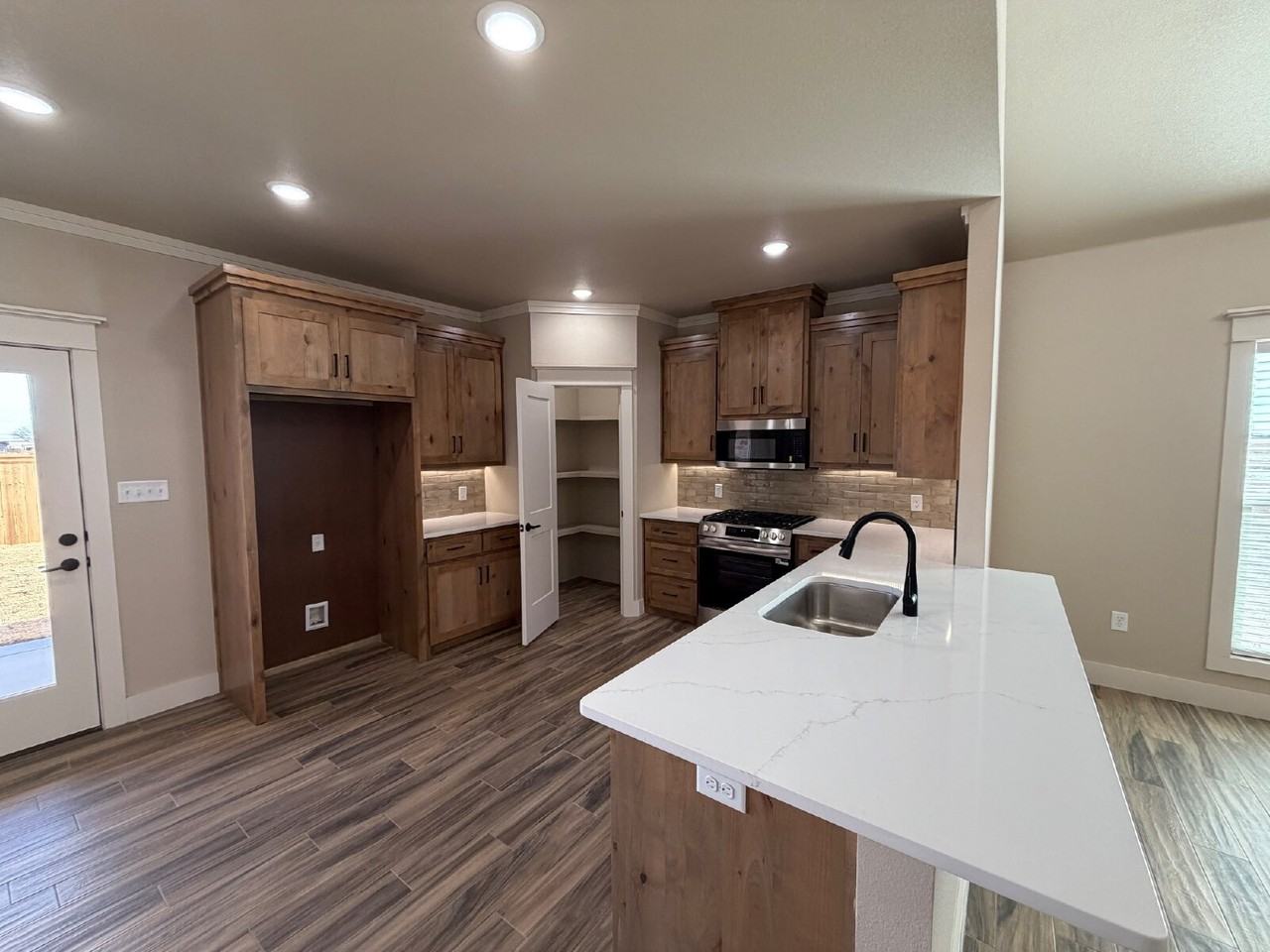 406 Essex Ln - Photo 7 of 24