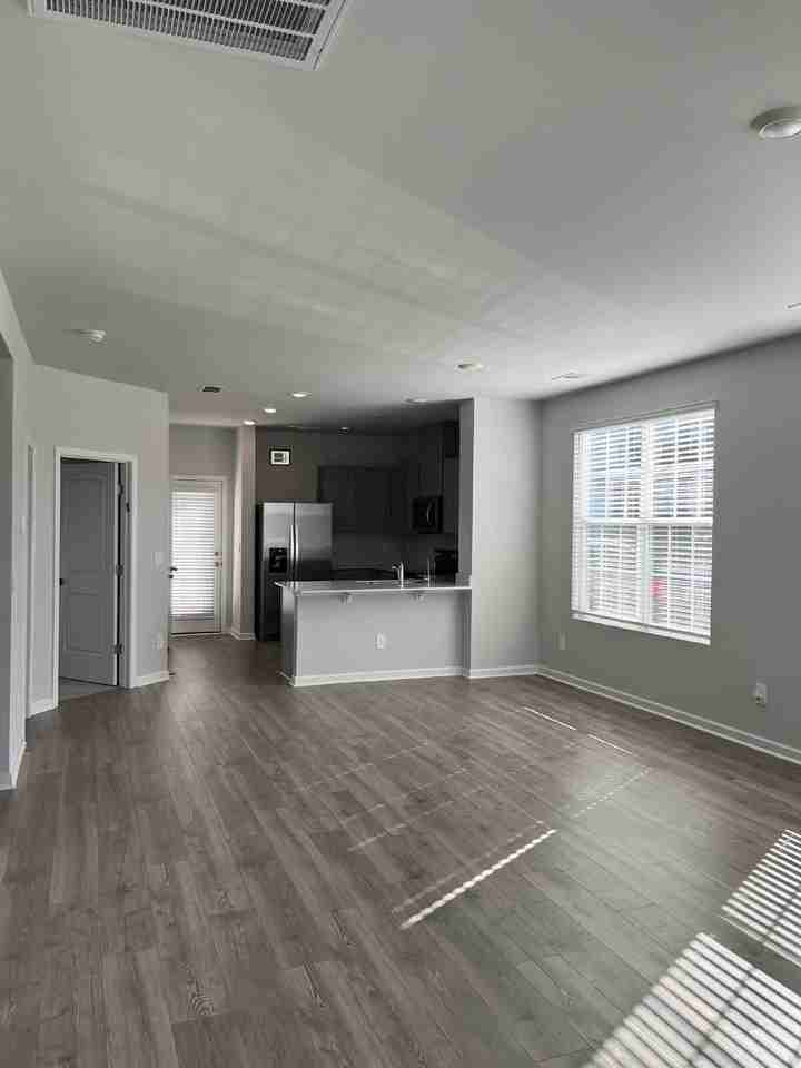 453 Augustine Dr - Photo 3 of 33