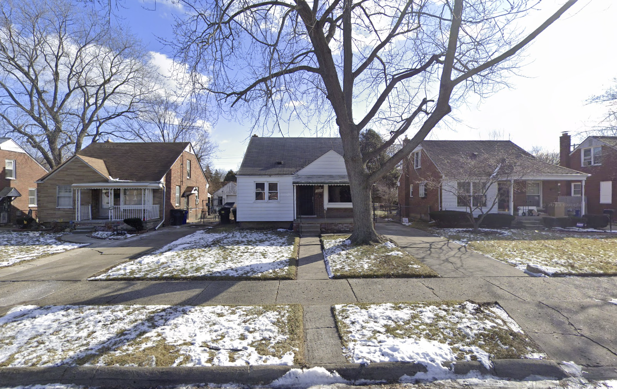 12600 Duchess St - Photo 2 of 15