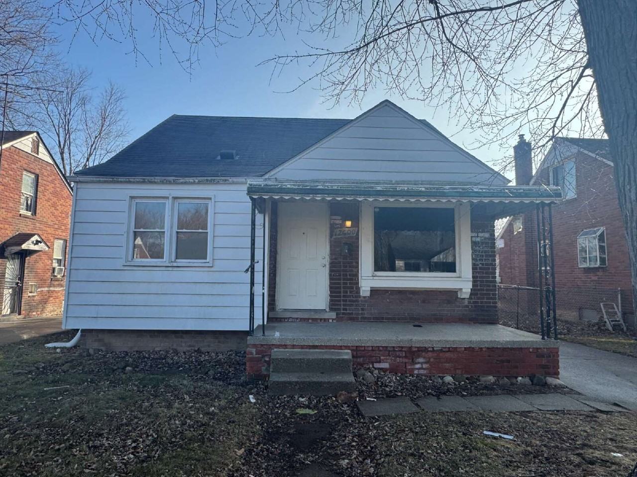 12600 Duchess St - Photo 3 of 15