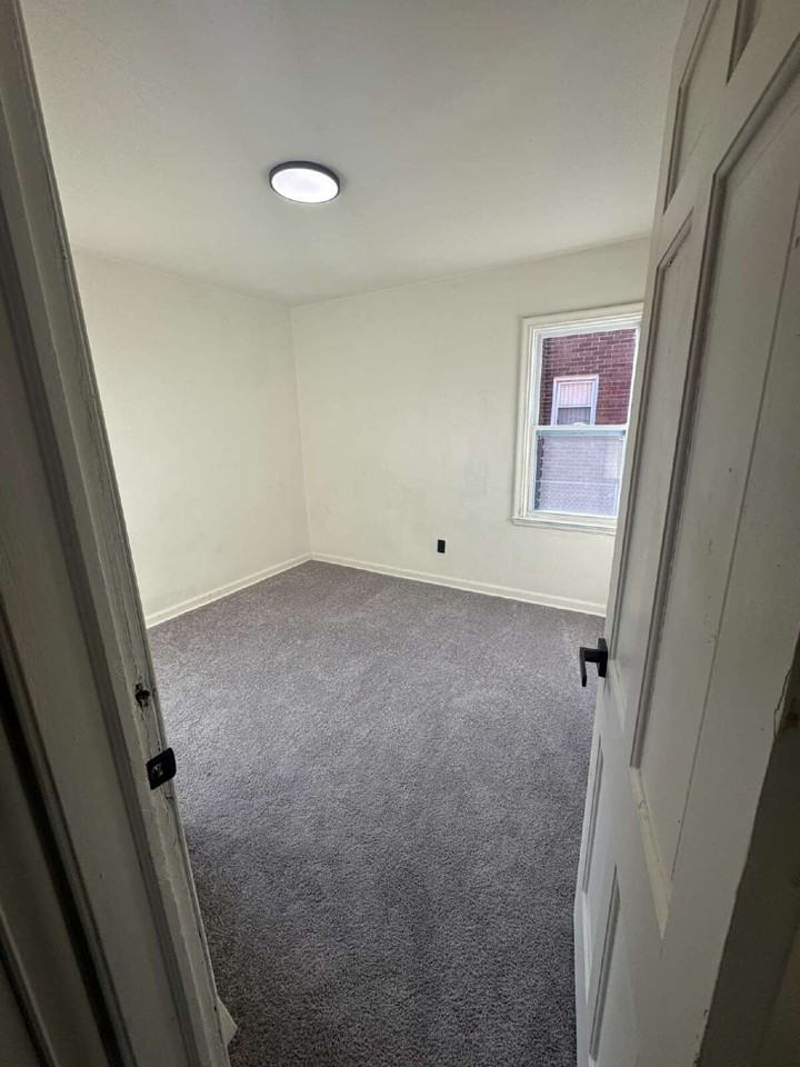 12600 Duchess St - Photo 7 of 15