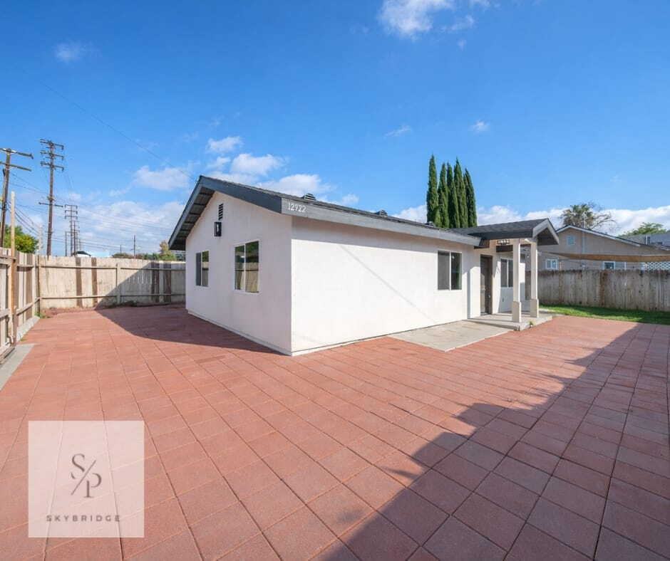 12924 5th St - Photo 2 of 23