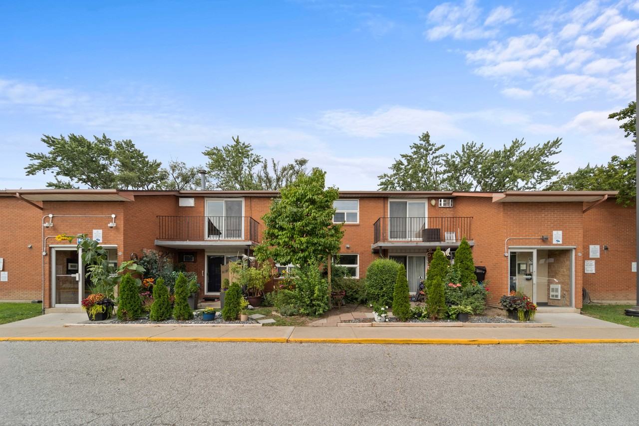 Empress Court Apartments - Photo 2 of 23