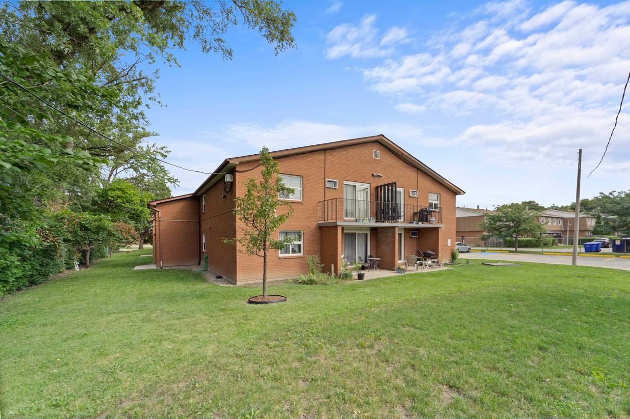 Empress Court Apartments - Photo 4 of 23