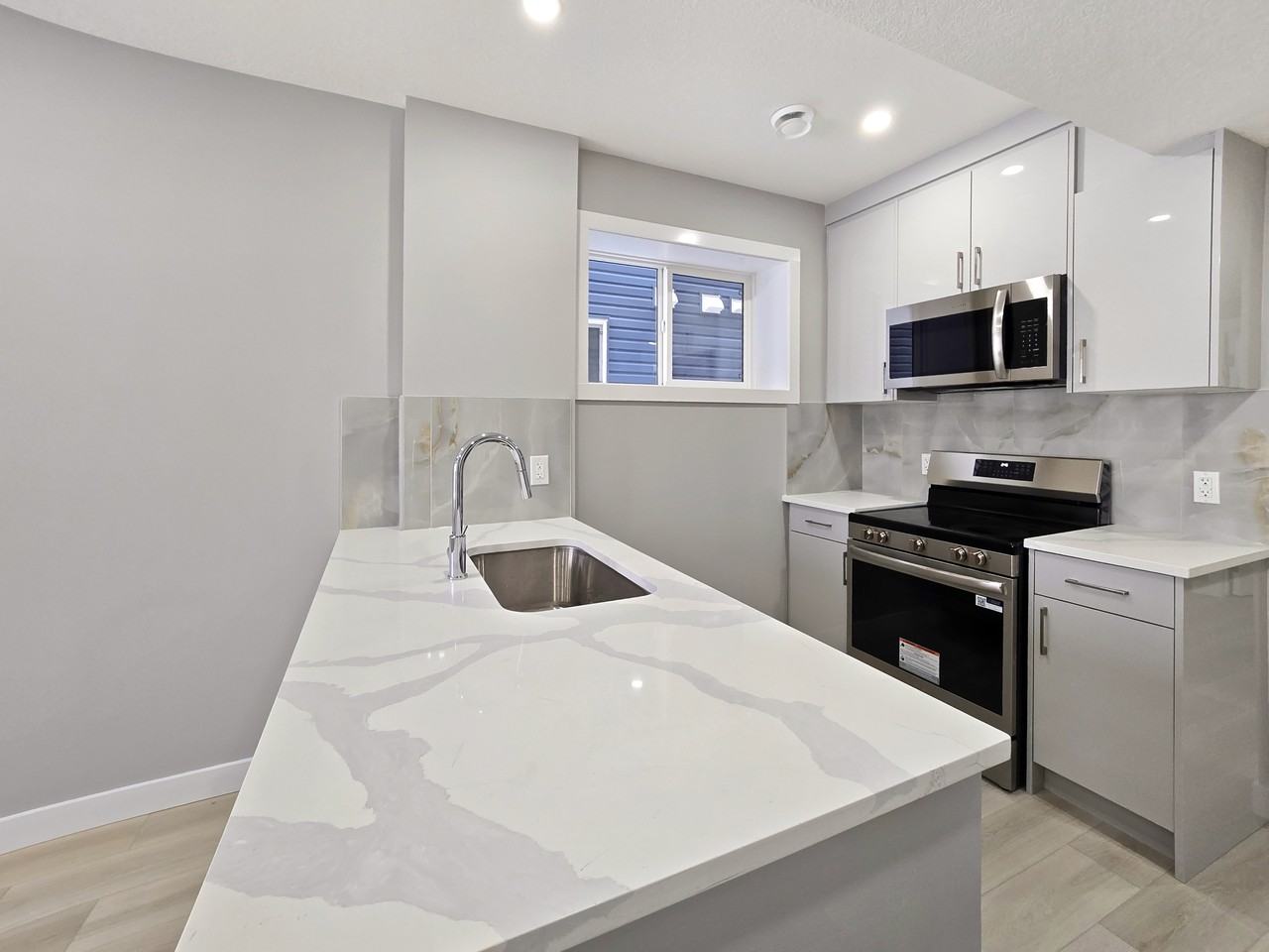 442 Carringvue Grove NW, Calgary - Photo 3 of 14