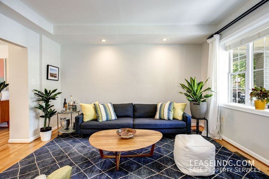 719 Gallatin St Nw - Photo 5 of 35