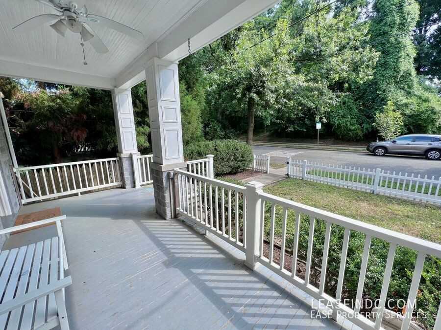 5820 Broad Branch Rd Nw - Photo 3 of 36