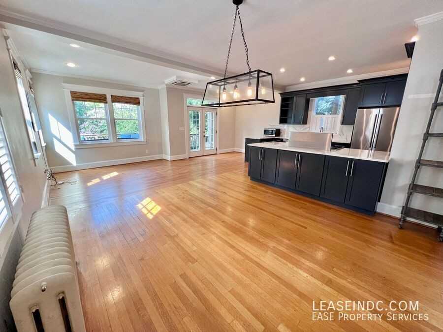 5820 Broad Branch Rd Nw - Photo 5 of 36