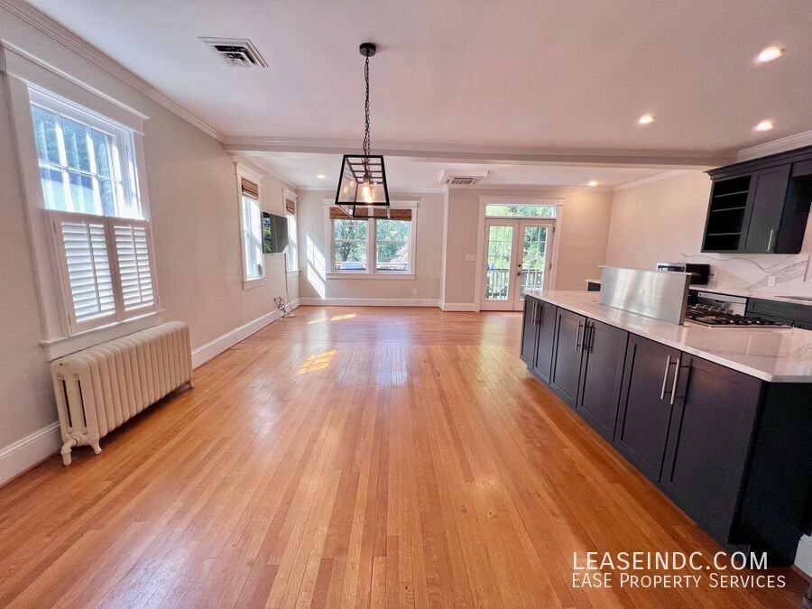 5820 Broad Branch Rd Nw - Photo 6 of 36