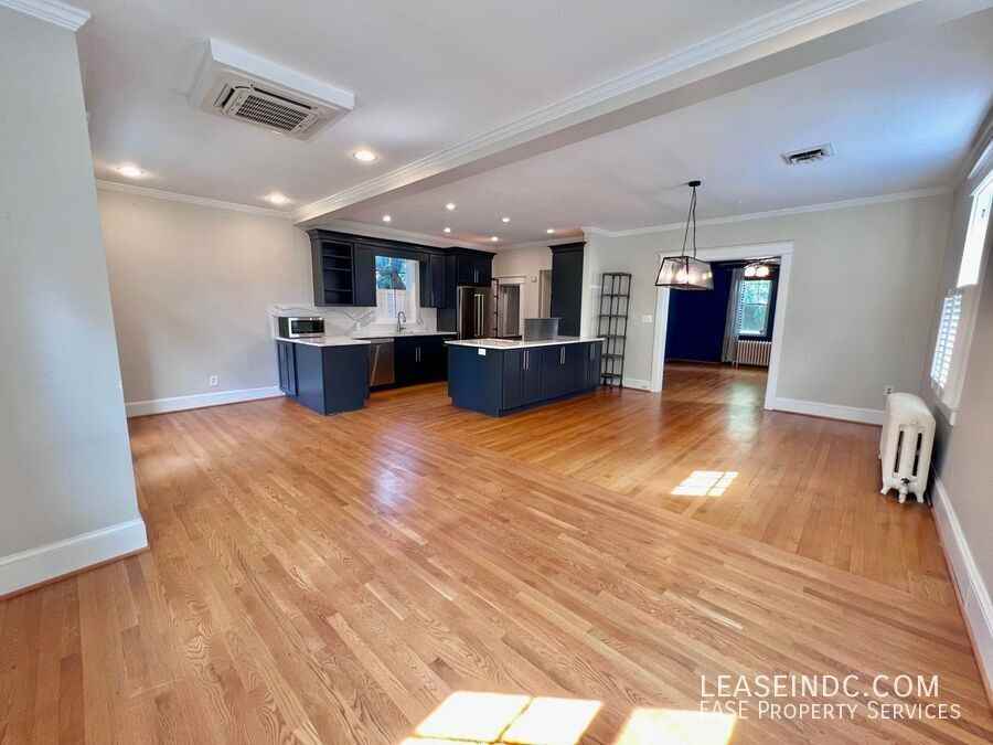 5820 Broad Branch Rd Nw - Photo 7 of 36