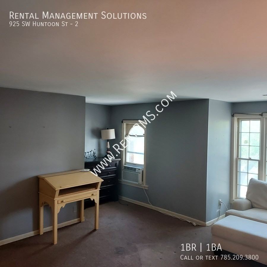 925 Sw Huntoon St #2 - Photo 3 of 12