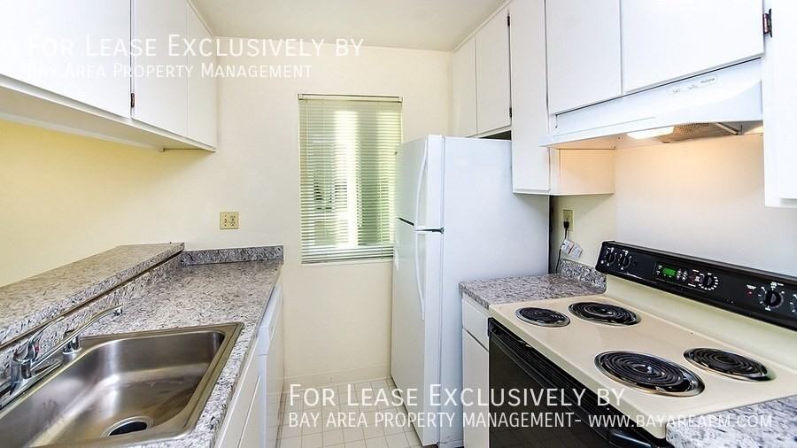 647 Grand Ave #7 - Photo 4 of 9