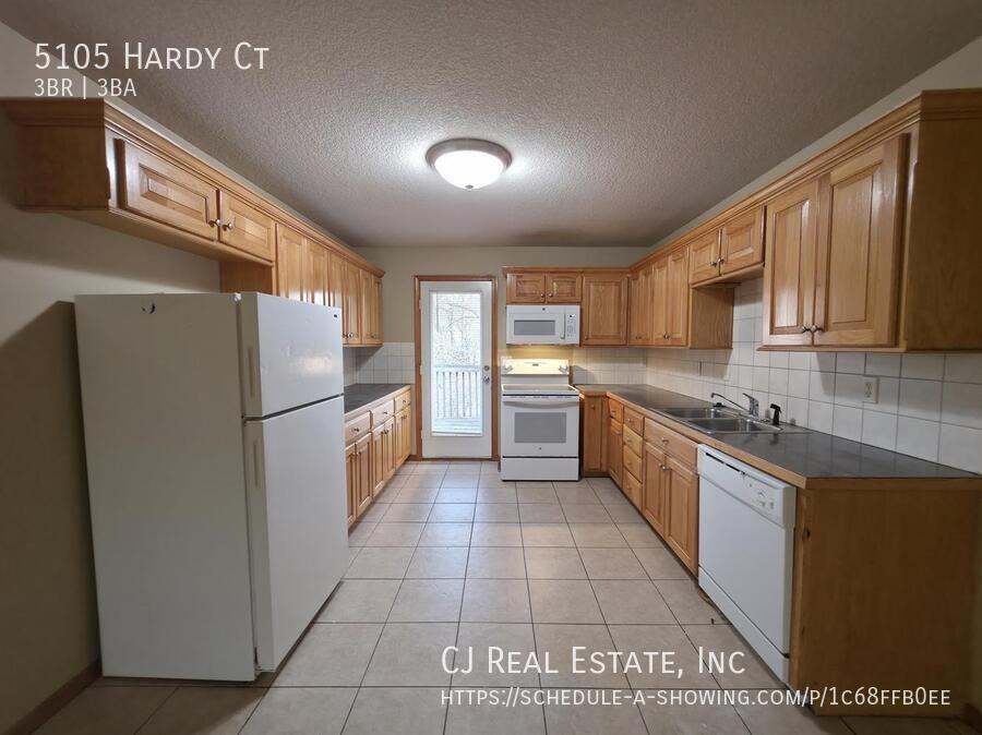 5105 Hardy Ct - Photo 4 of 11