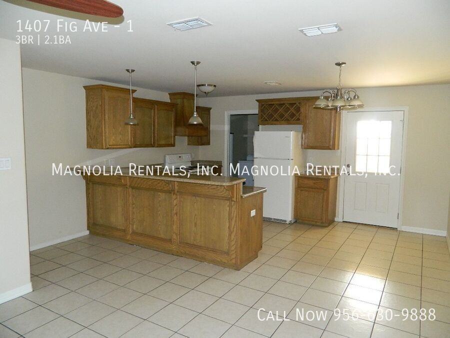 1407 W Fig Ave #1 - Photo 4 of 27