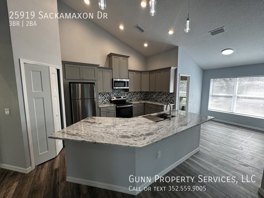 25919 Sackamaxon Dr - Photo 3 of 19