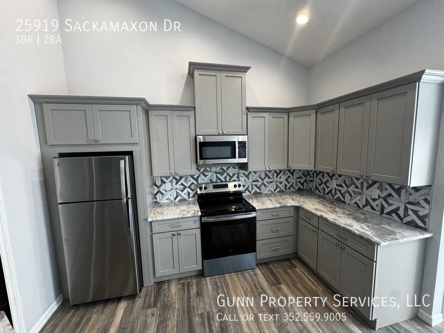 25919 Sackamaxon Dr - Photo 4 of 19
