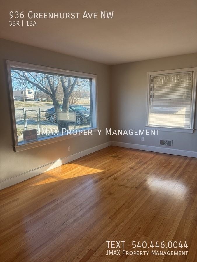 936 Greenhurst Ave Nw - Photo 2 of 12