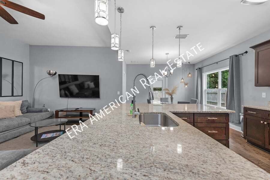 2269 Tom St - Photo 4 of 41