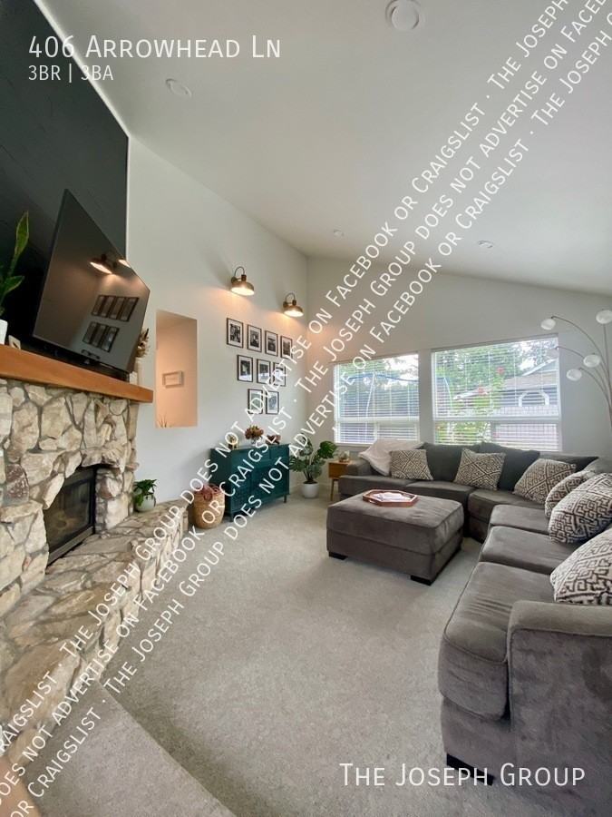 406 Arrowhead Ln - Photo 2 of 32