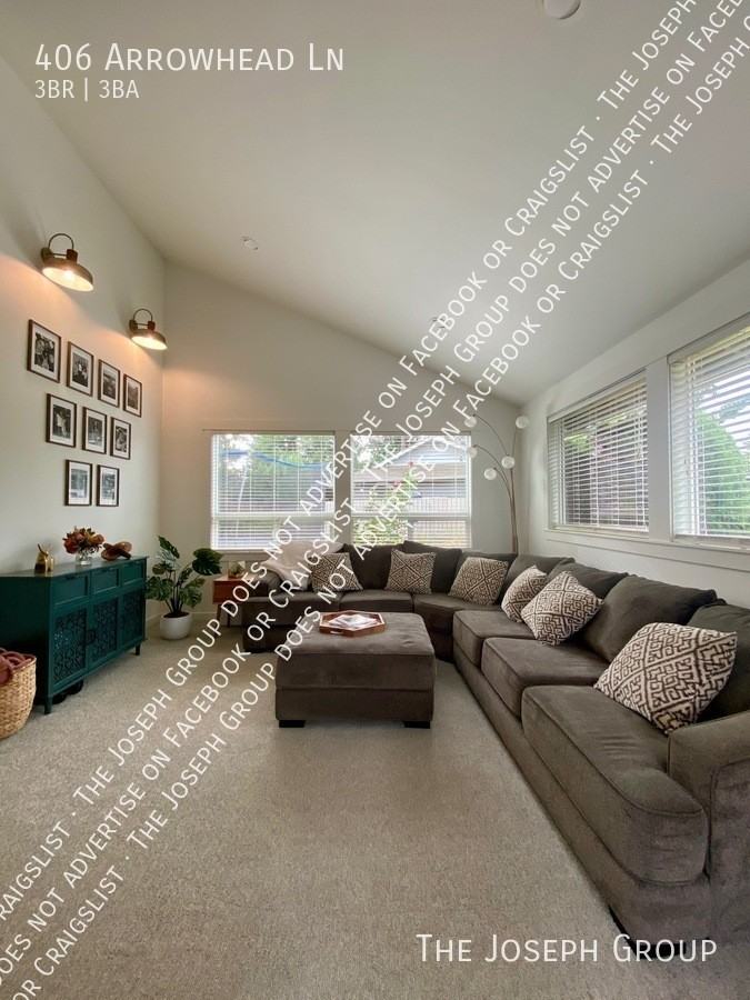 406 Arrowhead Ln - Photo 3 of 32