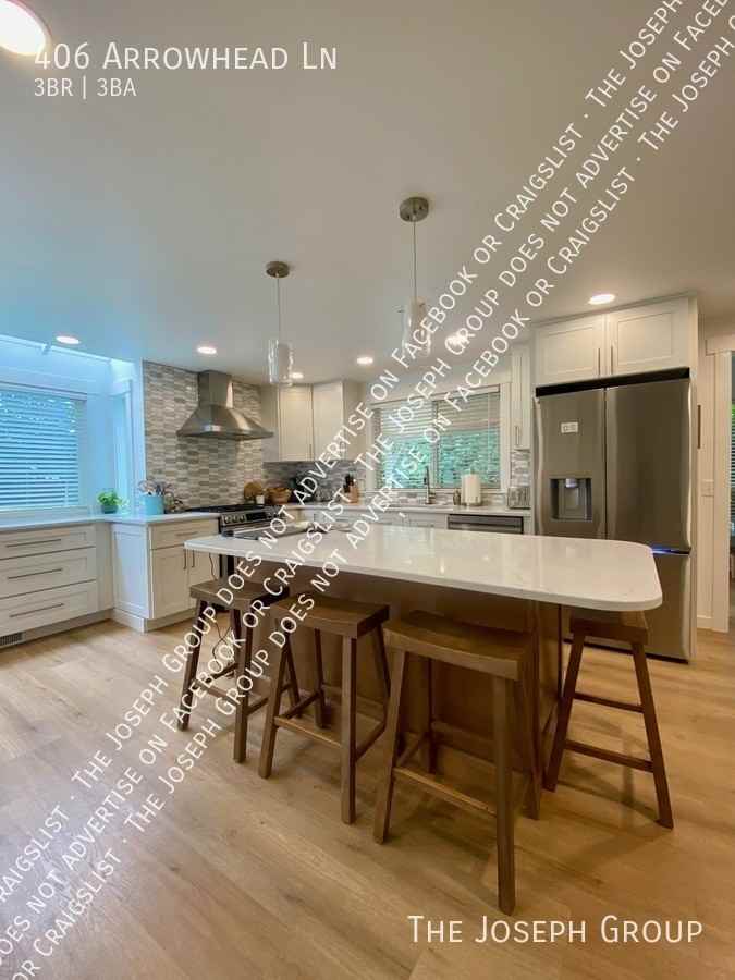 406 Arrowhead Ln - Photo 4 of 32