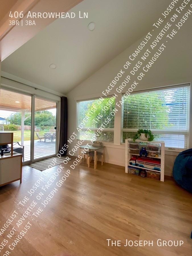 406 Arrowhead Ln - Photo 6 of 32