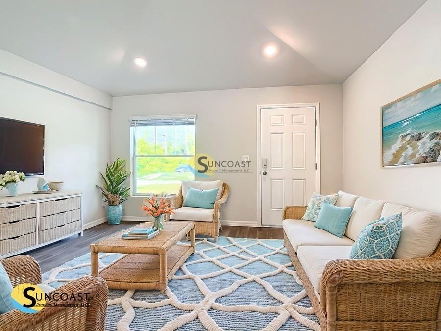 6357 Spinnaker Blvd - Photo 4 of 16