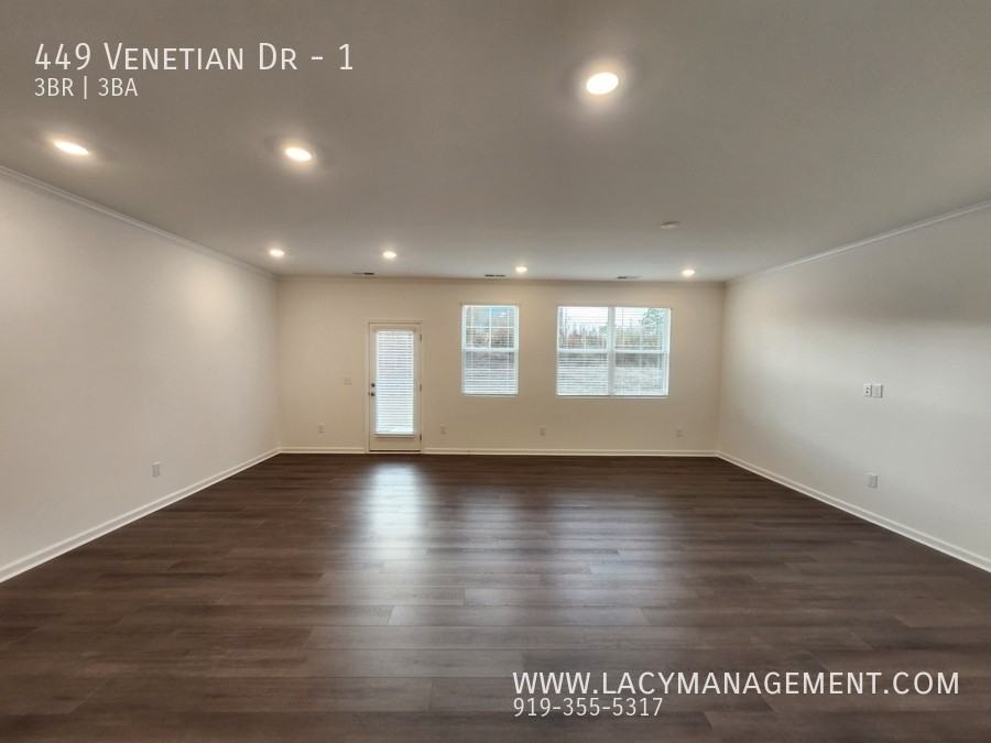 449 Venetian Dr - Photo 3 of 23