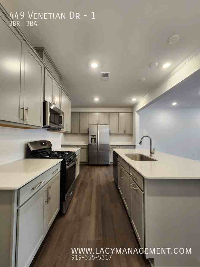 449 Venetian Dr - Photo 5 of 23