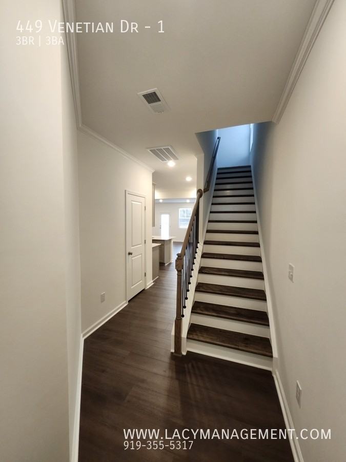 449 Venetian Dr - Photo 6 of 23