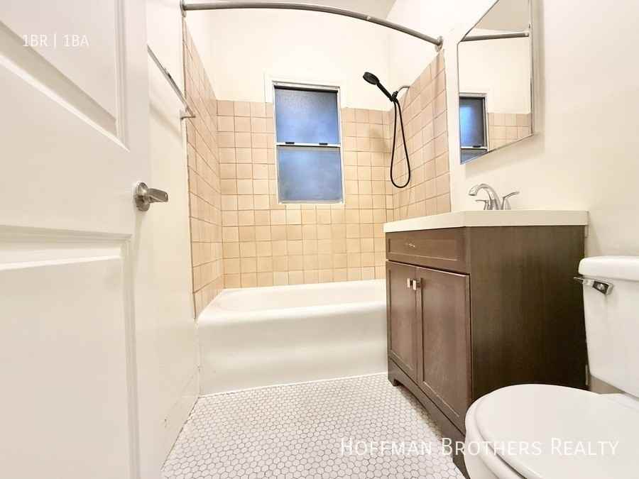 836 Sanborn Ave #103 - Photo 5 of 7