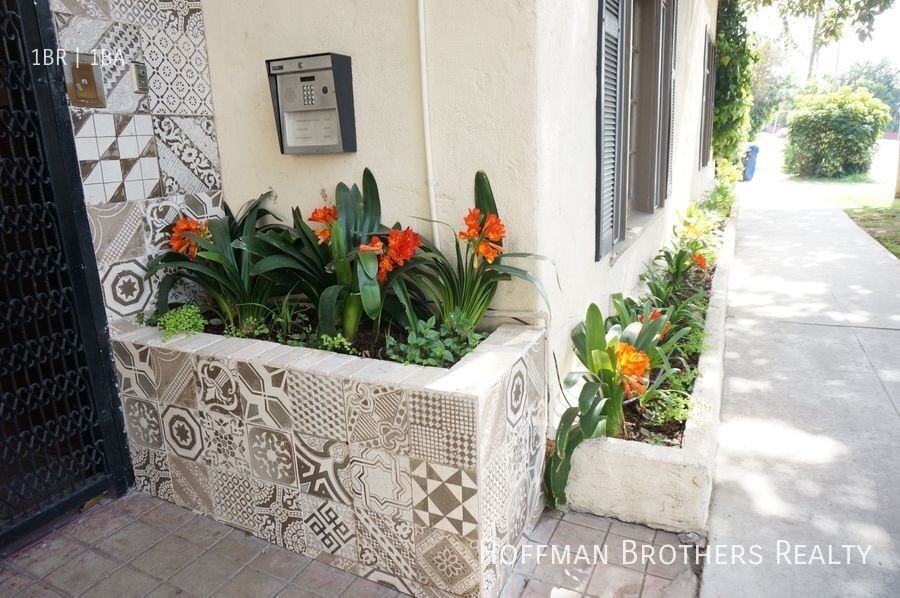 836 Sanborn Ave #103 - Photo 7 of 7