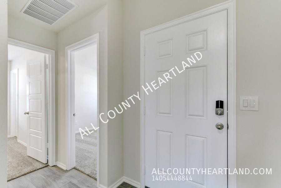 3425 Molly Dr - Photo 3 of 28