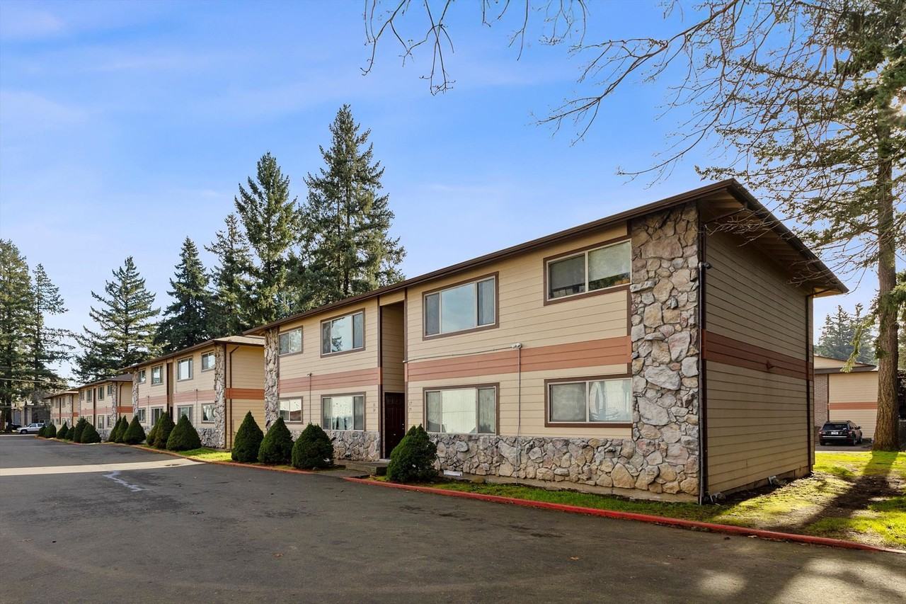 Rogers Plaza - Photo 2 of 15