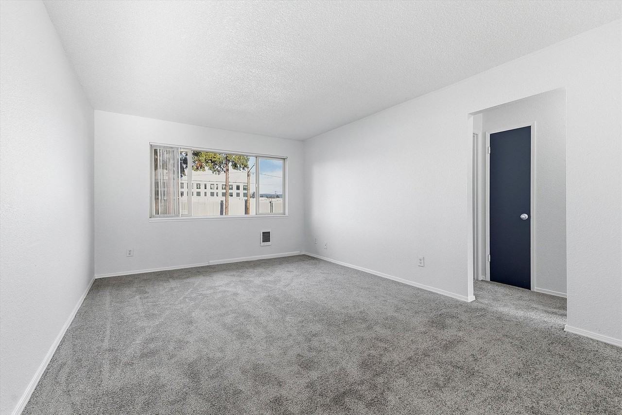 Rogers Plaza - Photo 4 of 15