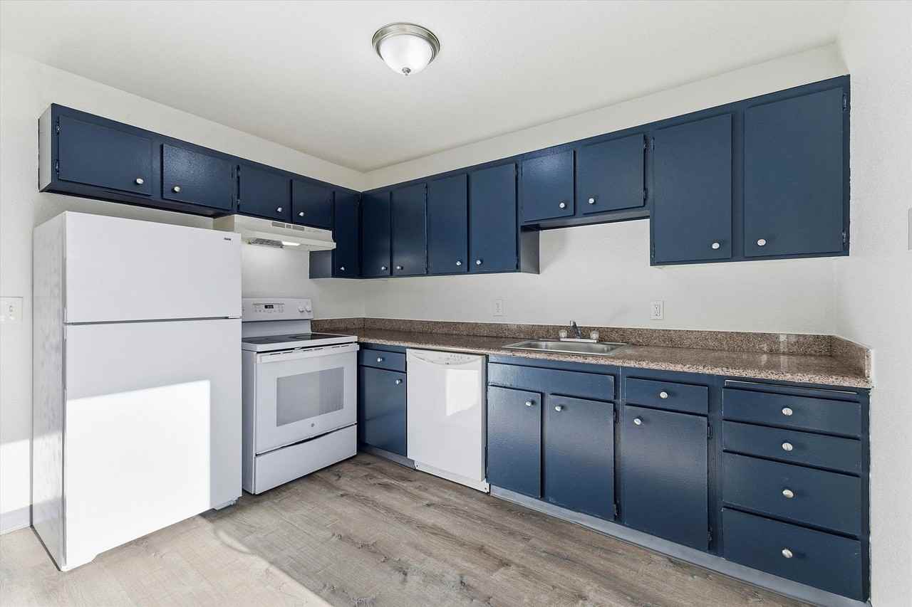 Rogers Plaza - Photo 6 of 15