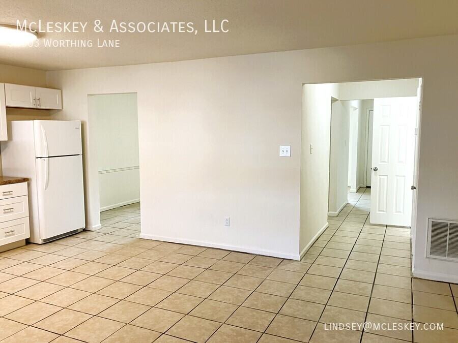 4303 Worthing Ln - Photo 5 of 32