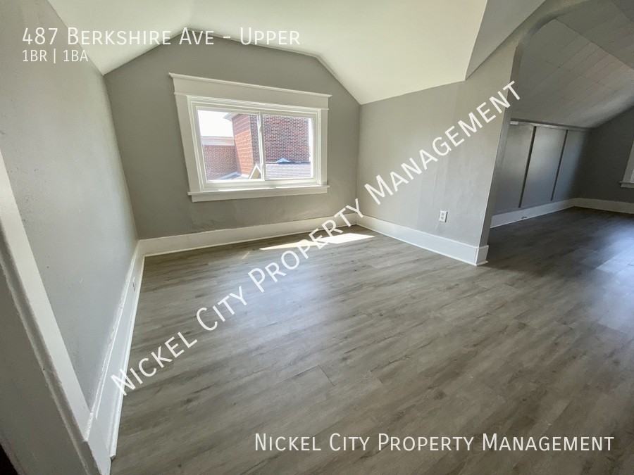 487 Berkshire Ave - Photo 3 of 13