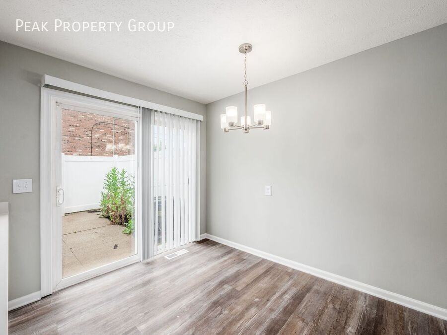 4483 Mobile Dr #4483M - Photo 7 of 33