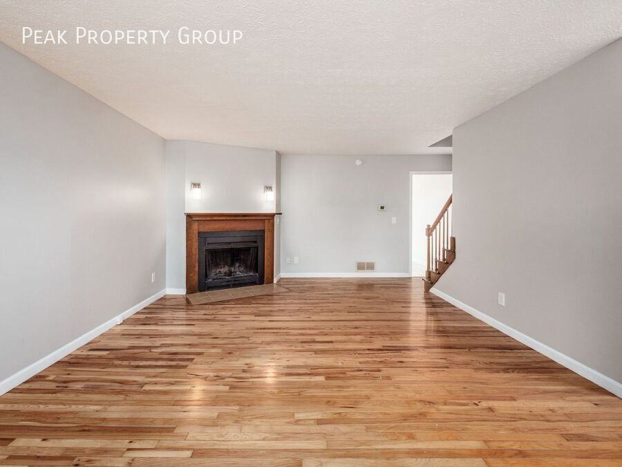 1979 Drury Ln - Photo 4 of 31