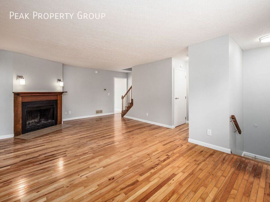 1979 Drury Ln - Photo 5 of 31