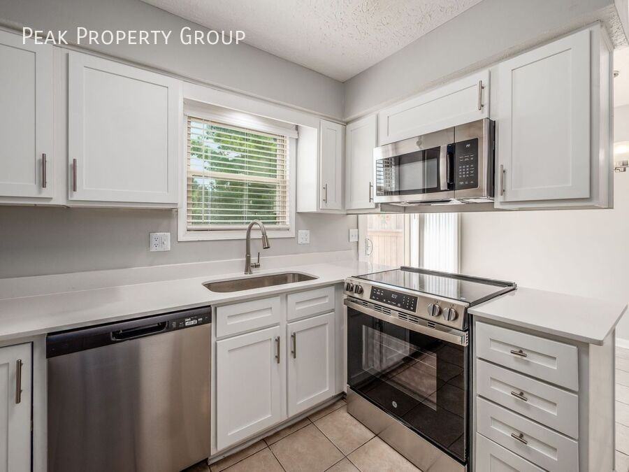 2017 Queensgate Ln - Photo 2 of 28