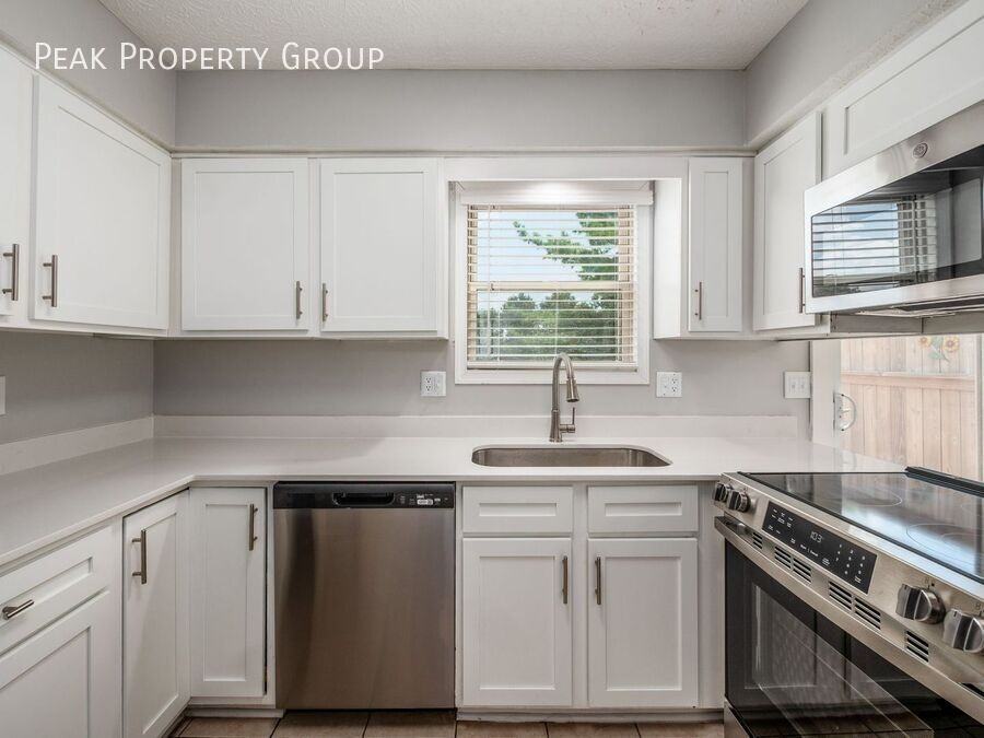 2017 Queensgate Ln - Photo 3 of 28