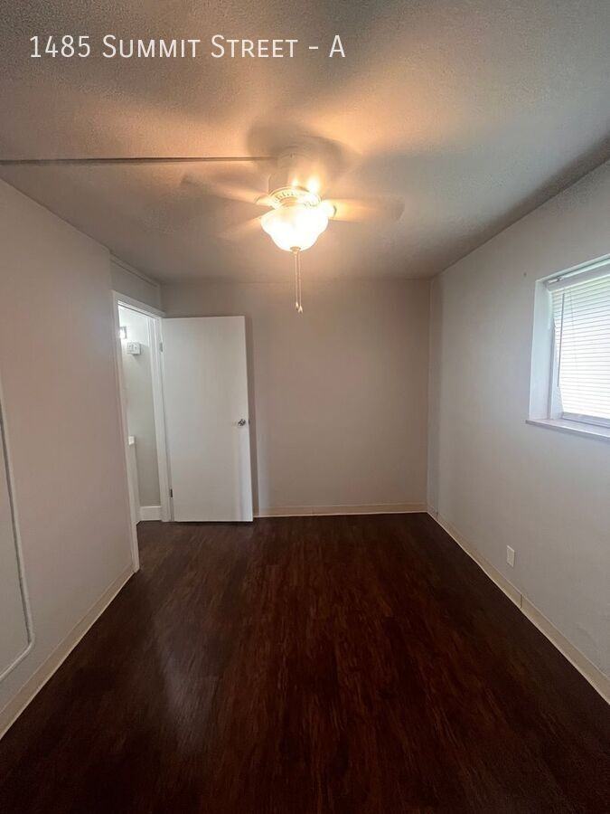 1485 Summit St #A - Photo 4 of 8