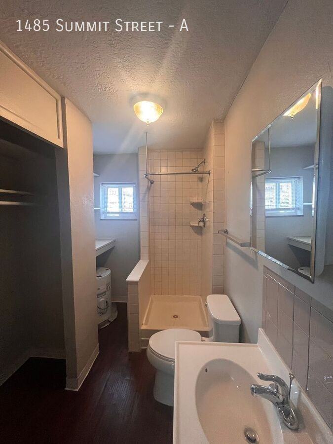 1485 Summit St #A - Photo 7 of 8