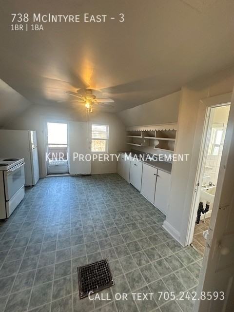 738 Mcintyre St E #3 - Photo 3 of 8