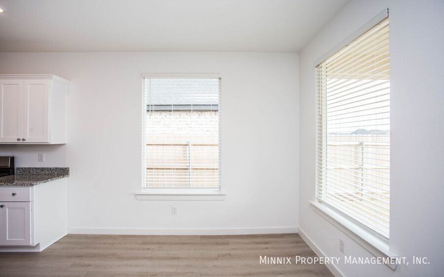 7817 93rd St - Photo 3 of 47