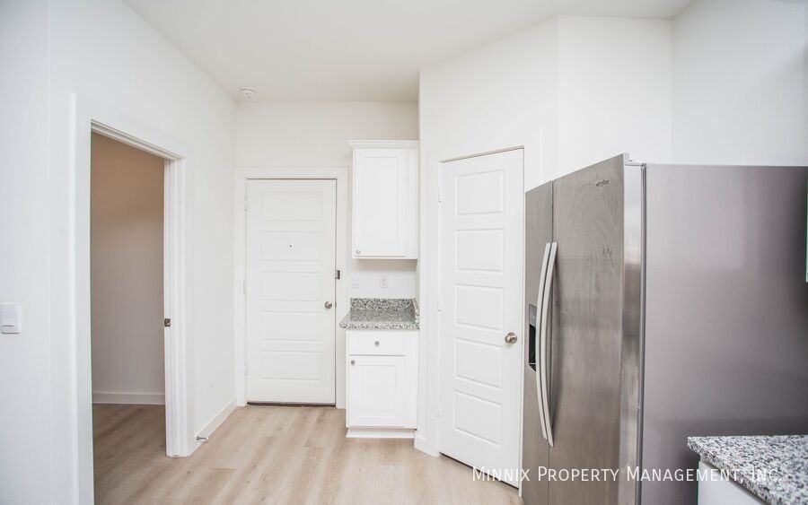 7817 93rd St - Photo 4 of 47