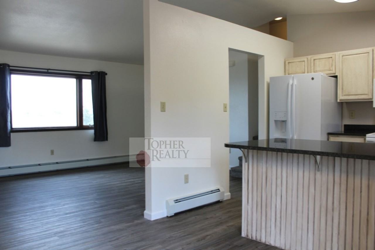 3 Cambridge Ct - Photo 4 of 17